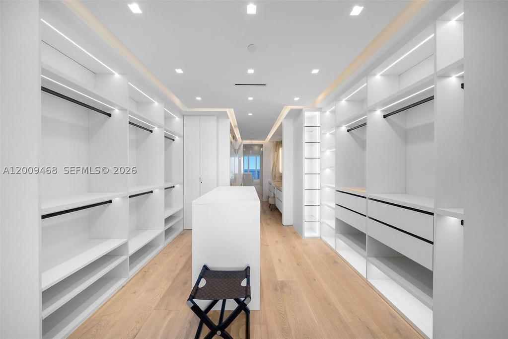 Real estate property located at 100 Pointe Dr #1206, Miami-dade, Continuum On South Beach, Miami Beach, FL