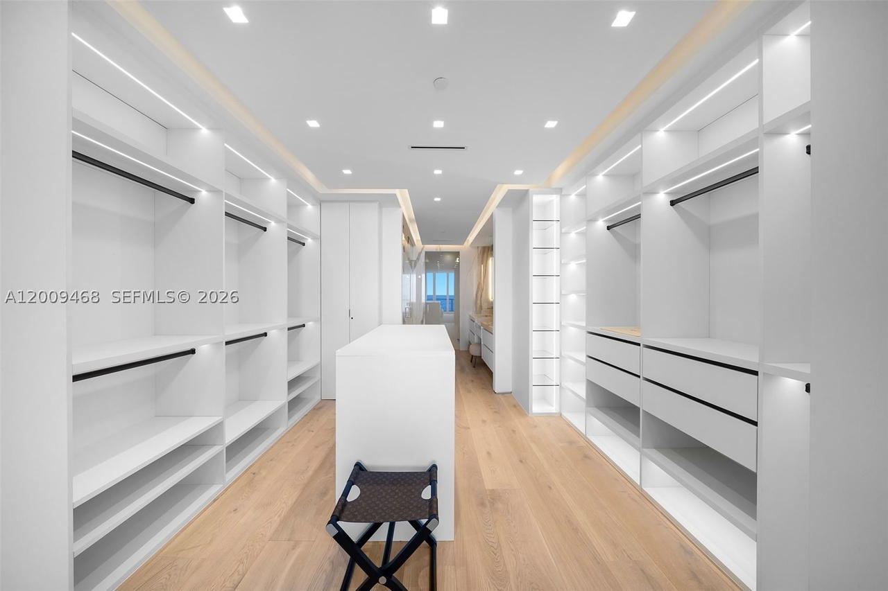 Real estate property located at 100 Pointe Dr #1206, Miami-dade, Continuum On South Beach, Miami Beach, FL