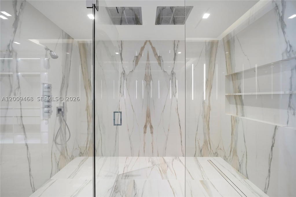 Real estate property located at 100 Pointe Dr #1206, Miami-dade, Continuum On South Beach, Miami Beach, FL