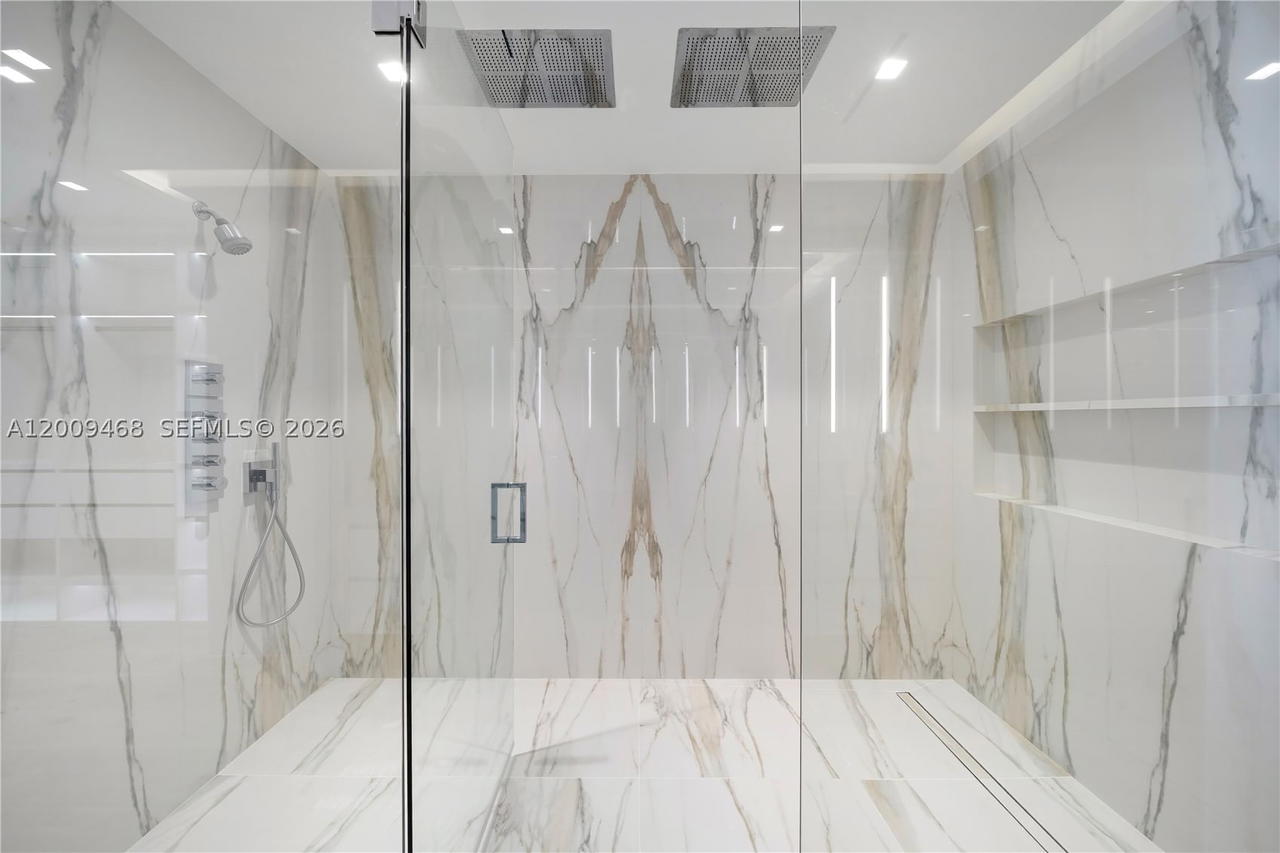 Real estate property located at 100 Pointe Dr #1206, Miami-dade, Continuum On South Beach, Miami Beach, FL