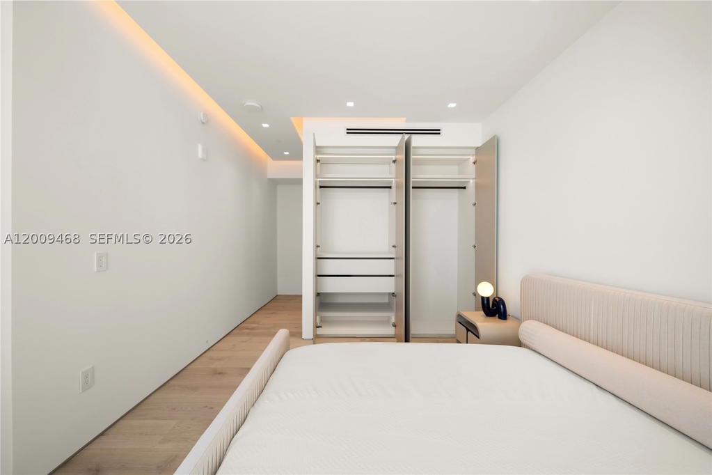Real estate property located at 100 Pointe Dr #1206, Miami-dade, Continuum On South Beach, Miami Beach, FL