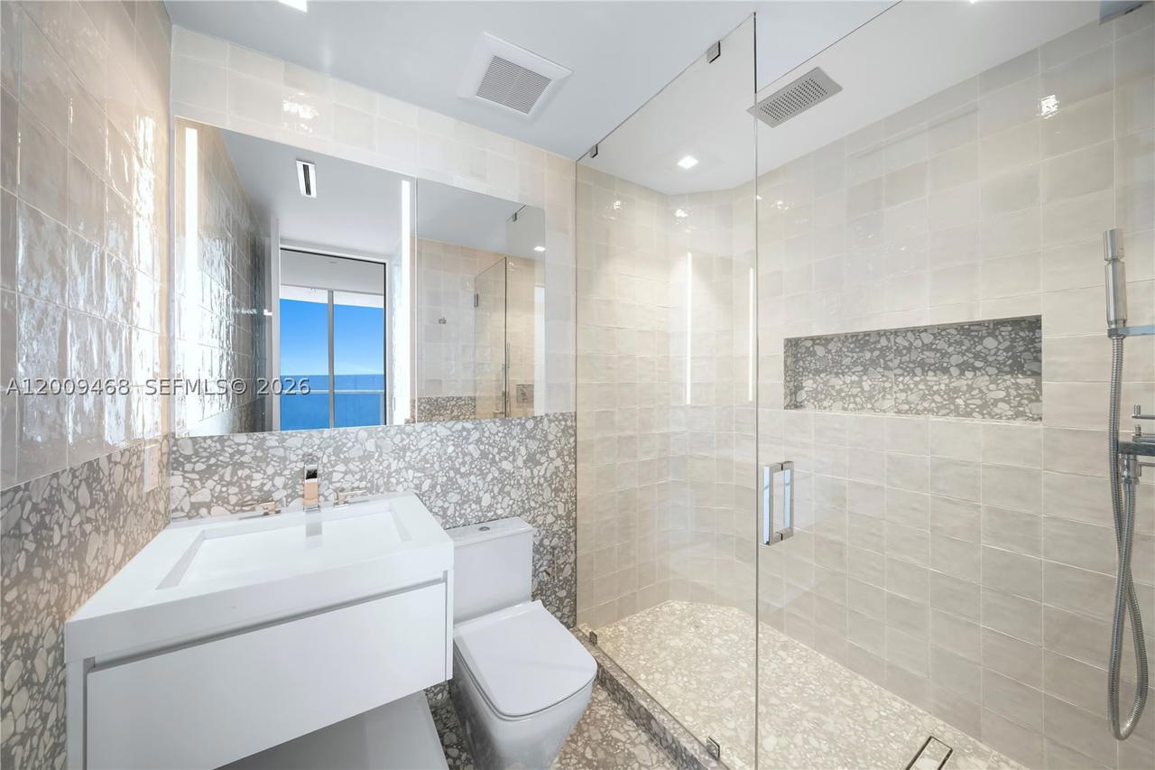 Real estate property located at 100 Pointe Dr #1206, Miami-dade, Continuum On South Beach, Miami Beach, FL