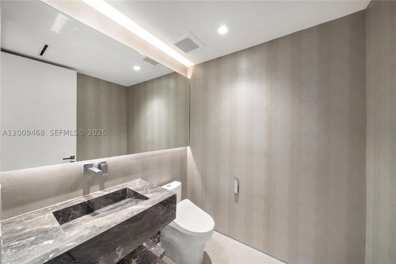 Real estate property located at 100 Pointe Dr #1206, Miami-dade, Continuum On South Beach, Miami Beach, FL