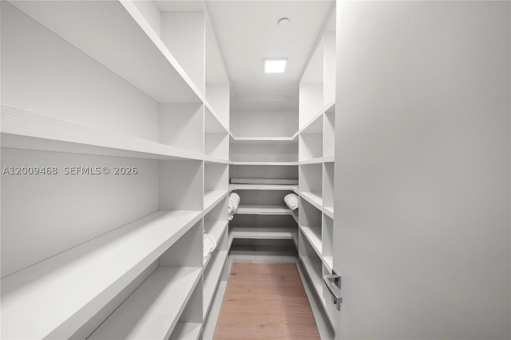 Real estate property located at 100 Pointe Dr #1206, Miami-dade, Continuum On South Beach, Miami Beach, FL
