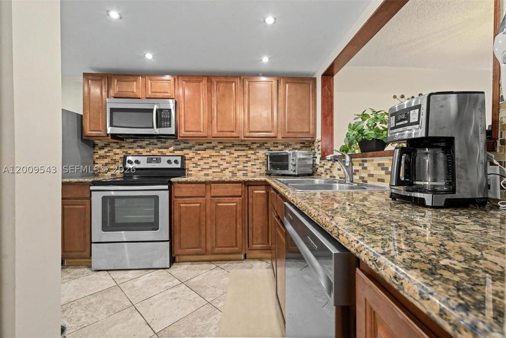Real estate property located at 9340 Lagoon Pl #110, Broward, Poinciana 12a Pine Island, Davie, FL