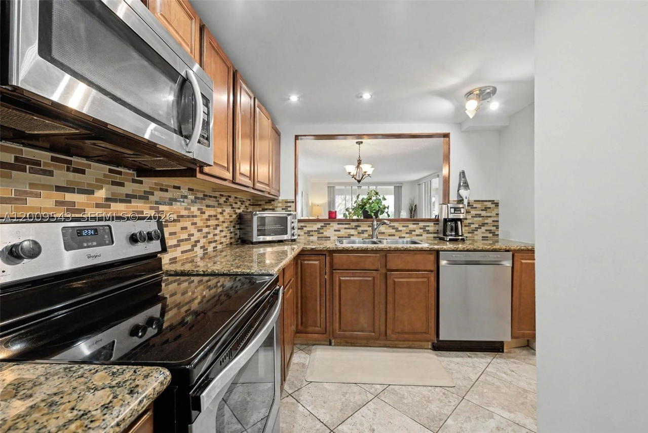 Real estate property located at 9340 Lagoon Pl #110, Broward, Poinciana 12a Pine Island, Davie, FL