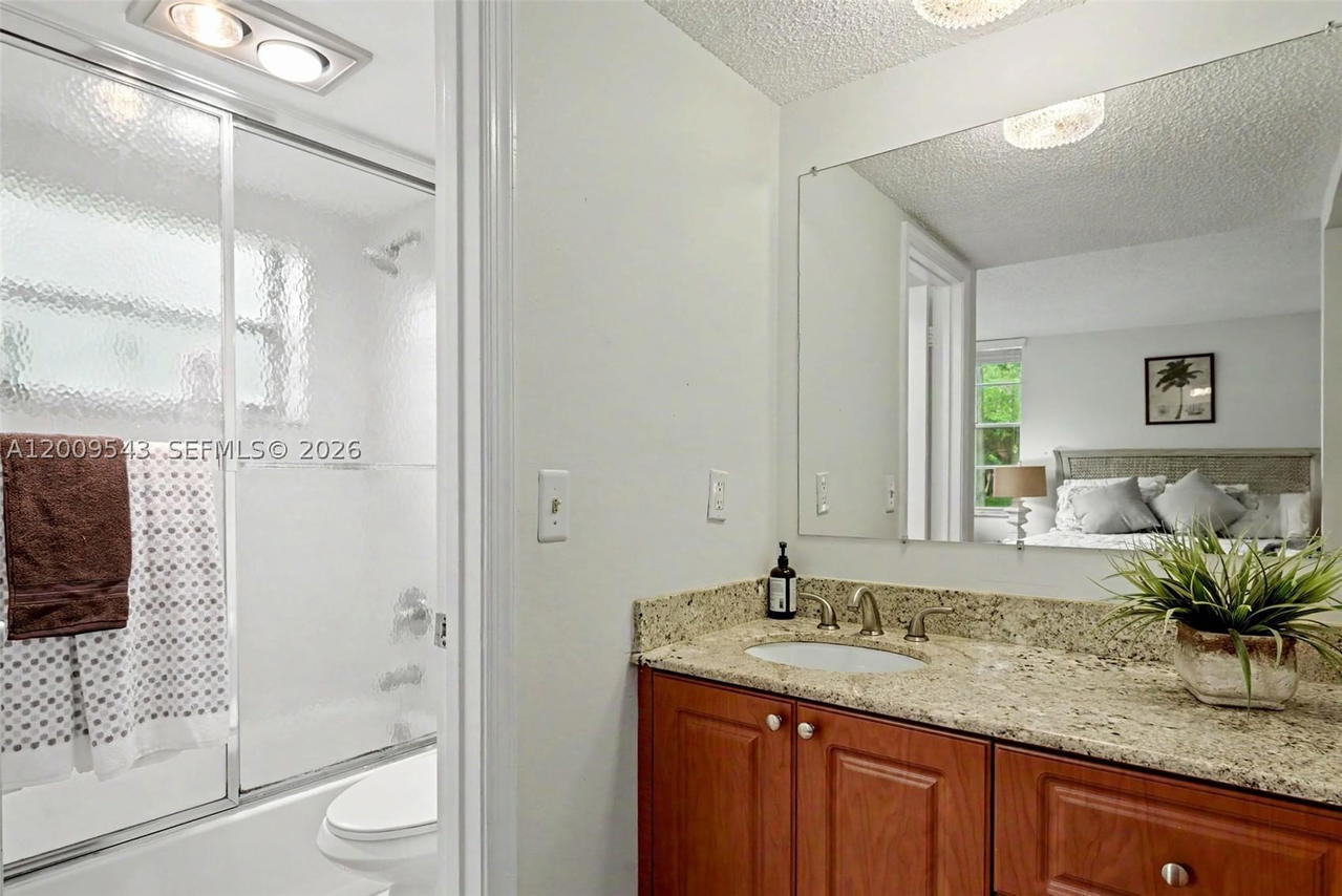 Real estate property located at 9340 Lagoon Pl #110, Broward, Poinciana 12a Pine Island, Davie, FL