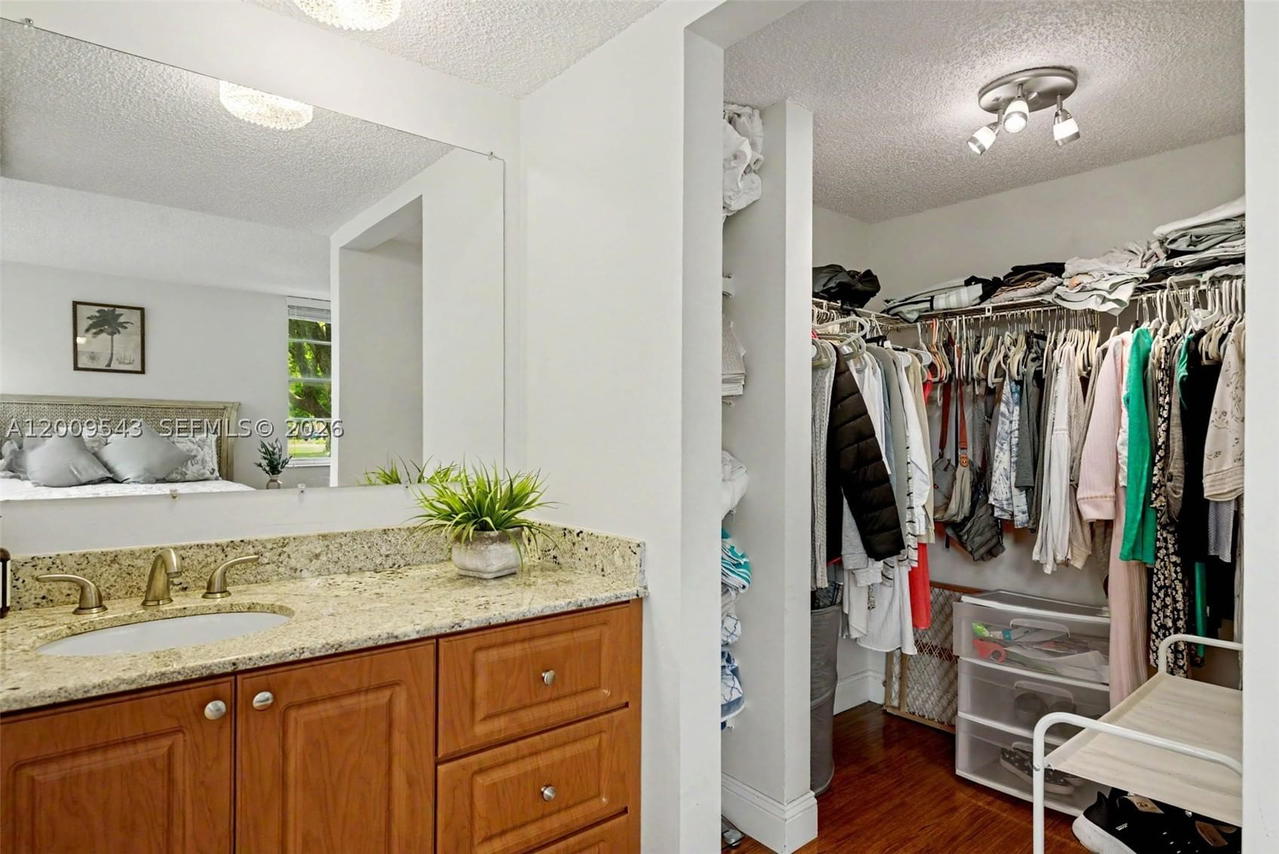 Real estate property located at 9340 Lagoon Pl #110, Broward, Poinciana 12a Pine Island, Davie, FL