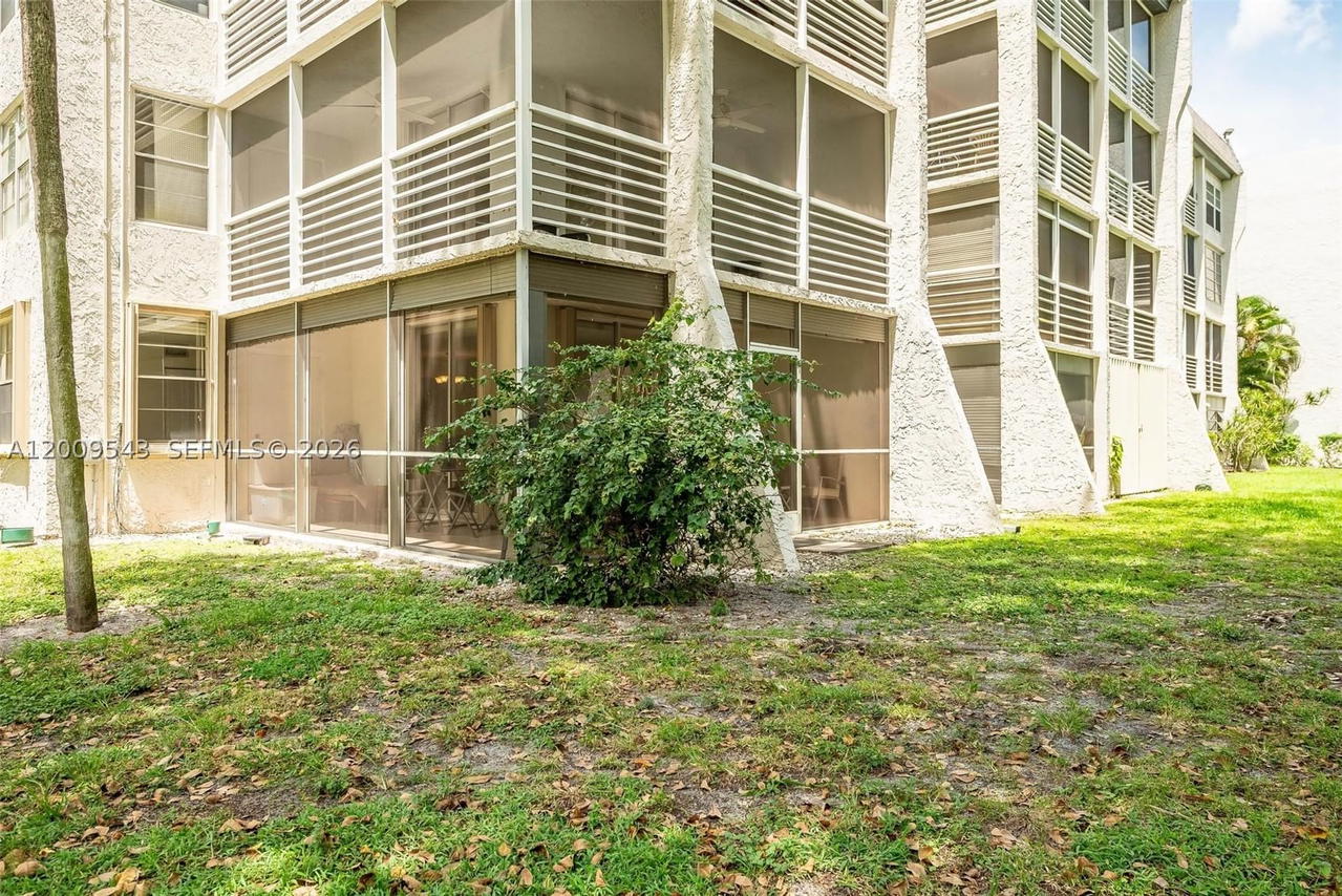 Real estate property located at 9340 Lagoon Pl #110, Broward, Poinciana 12a Pine Island, Davie, FL