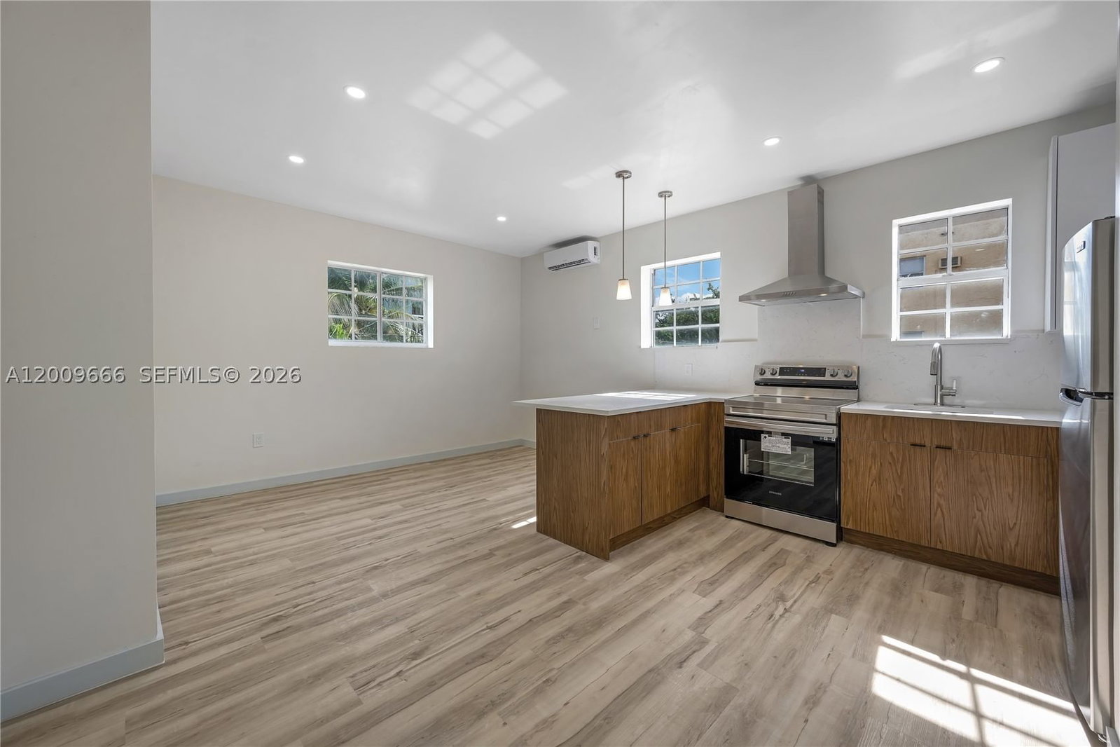 Real estate property located at 1132 3rd St, Miami-dade, Lawrence Estate Land Co, Miami, FL
