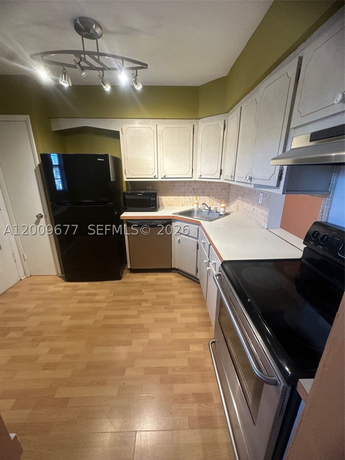Real estate property located at 1530 191st St #205, Miami-dade, Third Horizons Condo, Miami, FL