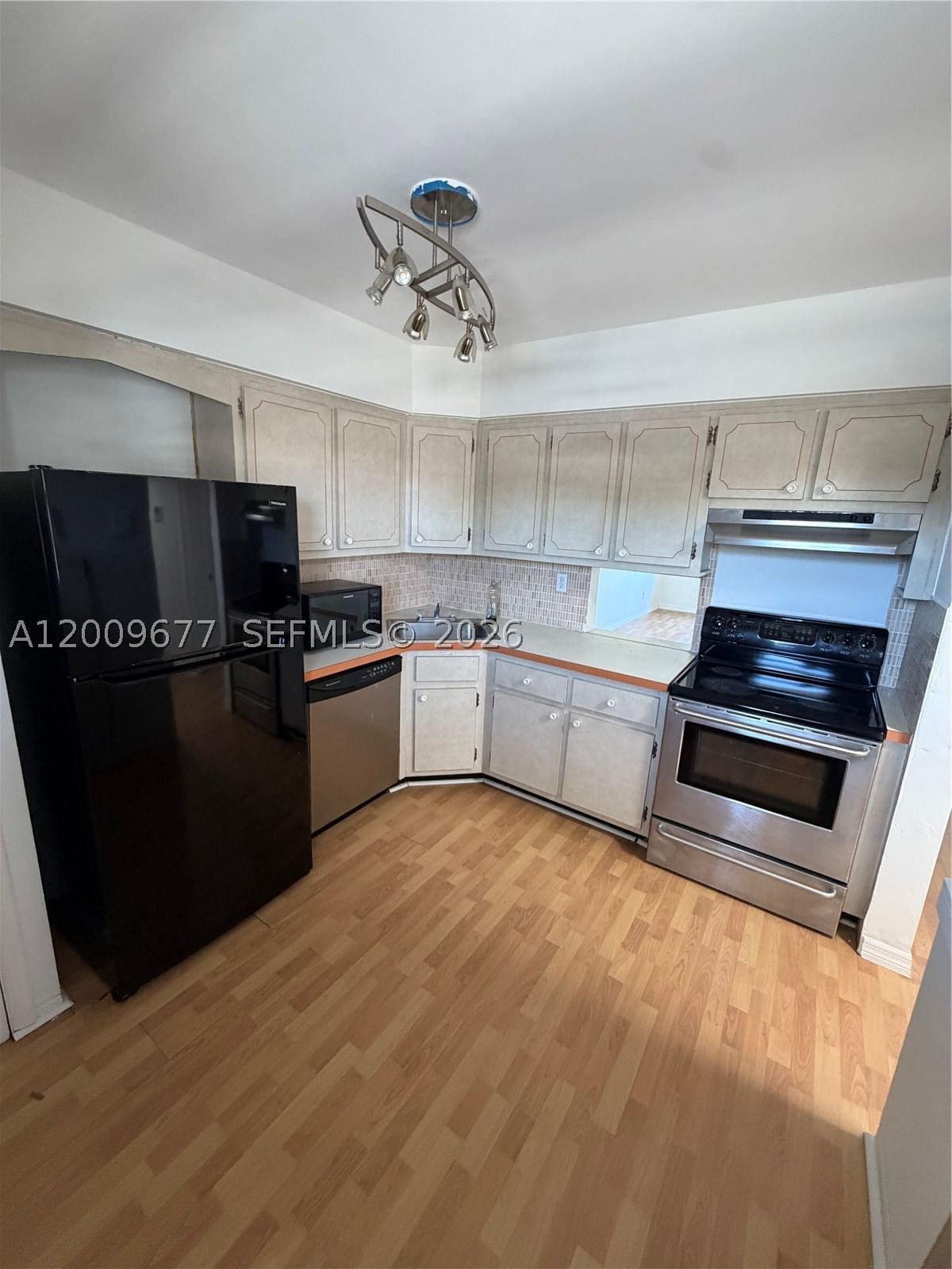 Real estate property located at 1530 191st St #205, Miami-dade, Third Horizons Condo, Miami, FL