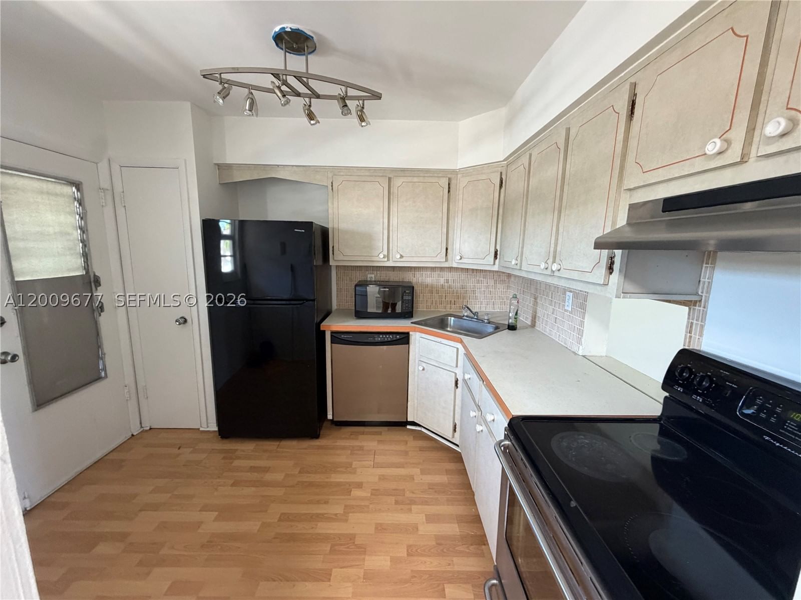 Real estate property located at 1530 191st St #205, Miami-dade, Third Horizons Condo, Miami, FL
