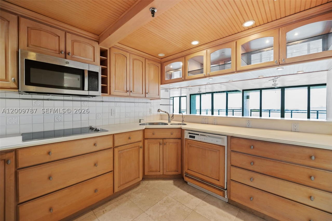 Real estate property located at 7751 Bayshore Ct #7B, Miami-dade, Coral Bay Racquet Club Co, Miami, FL