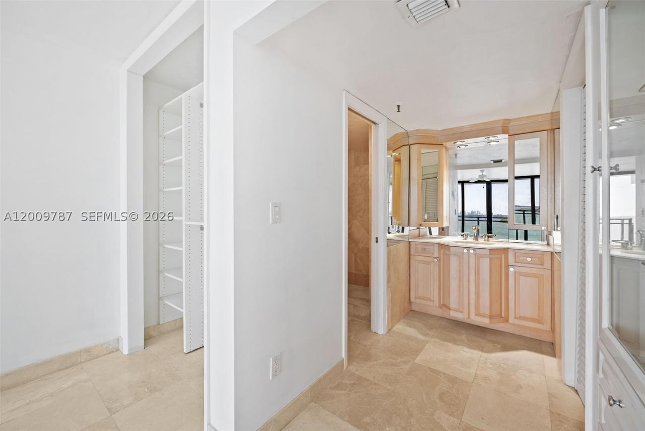 Real estate property located at 7751 Bayshore Ct #7B, Miami-dade, Coral Bay Racquet Club Co, Miami, FL
