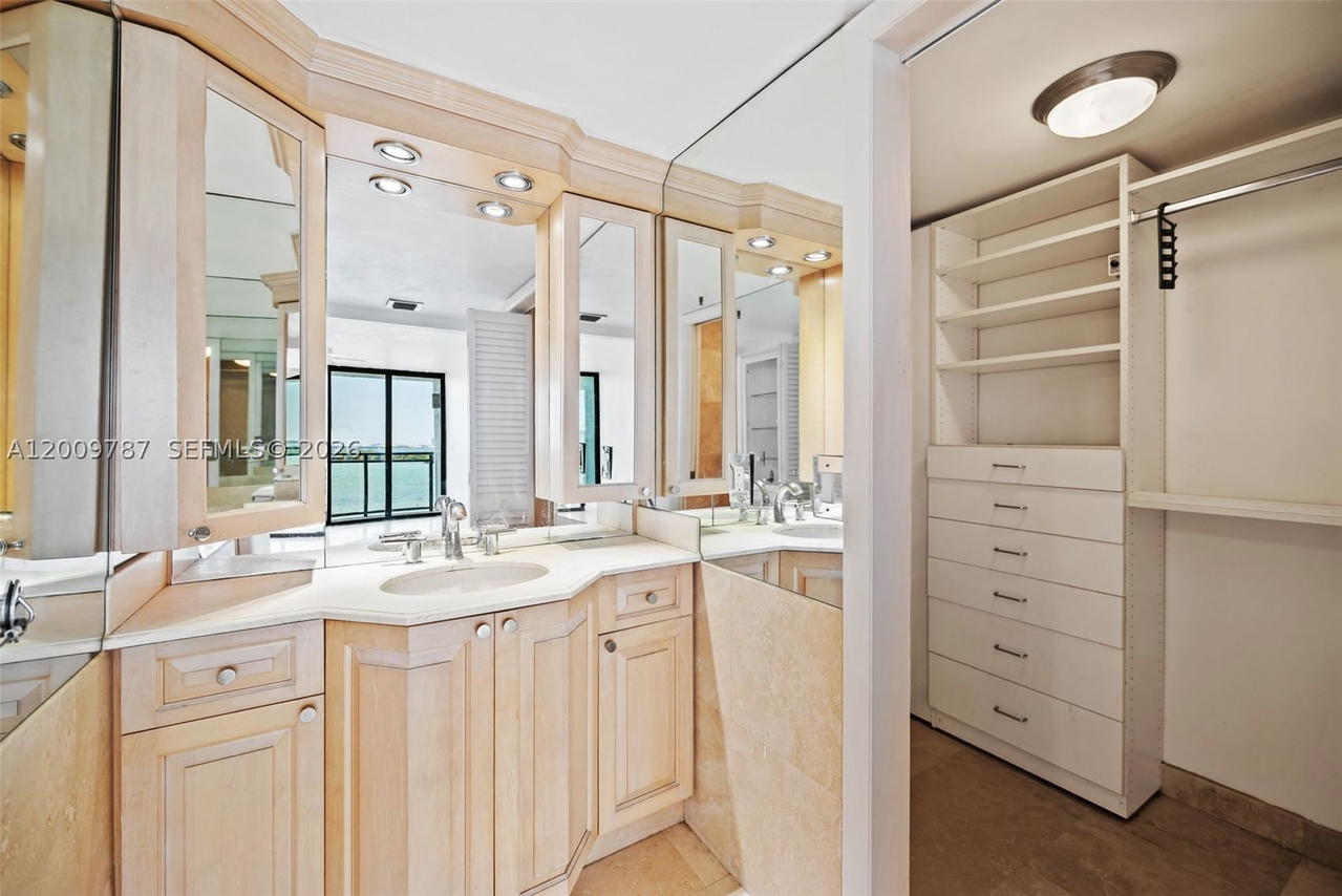 Real estate property located at 7751 Bayshore Ct #7B, Miami-dade, Coral Bay Racquet Club Co, Miami, FL