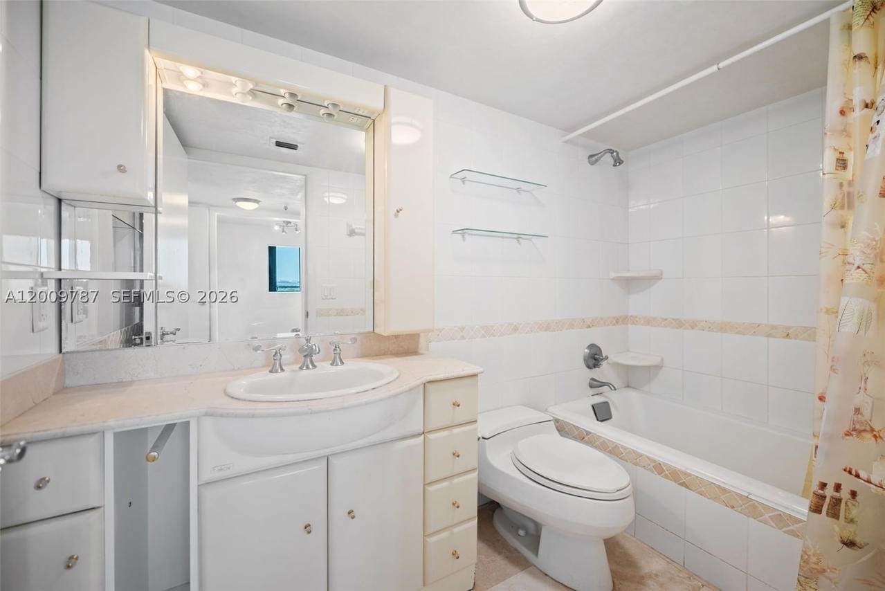 Real estate property located at 7751 Bayshore Ct #7B, Miami-dade, Coral Bay Racquet Club Co, Miami, FL