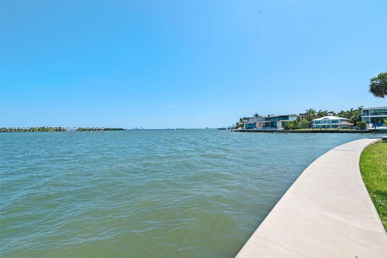 Real estate property located at 7751 Bayshore Ct #7B, Miami-dade, Coral Bay Racquet Club Co, Miami, FL