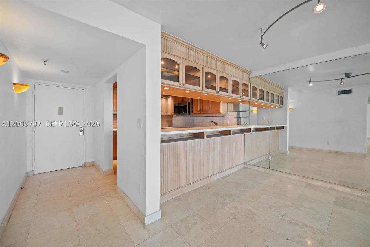 Real estate property located at 7751 Bayshore Ct #7B, Miami-dade, Coral Bay Racquet Club Co, Miami, FL