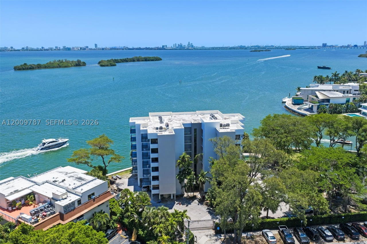 Real estate property located at 7751 Bayshore Ct #7B, Miami-dade, Coral Bay Racquet Club Co, Miami, FL