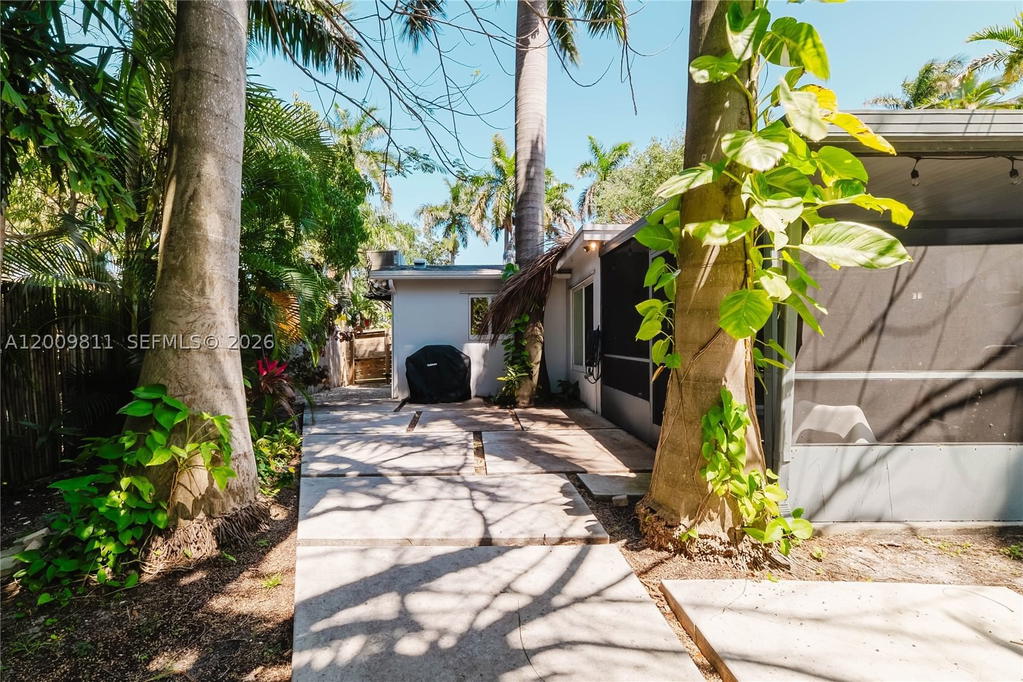 Real estate property located at 1106 13th Ct, Broward, Country Club Homes, Hollywood, FL