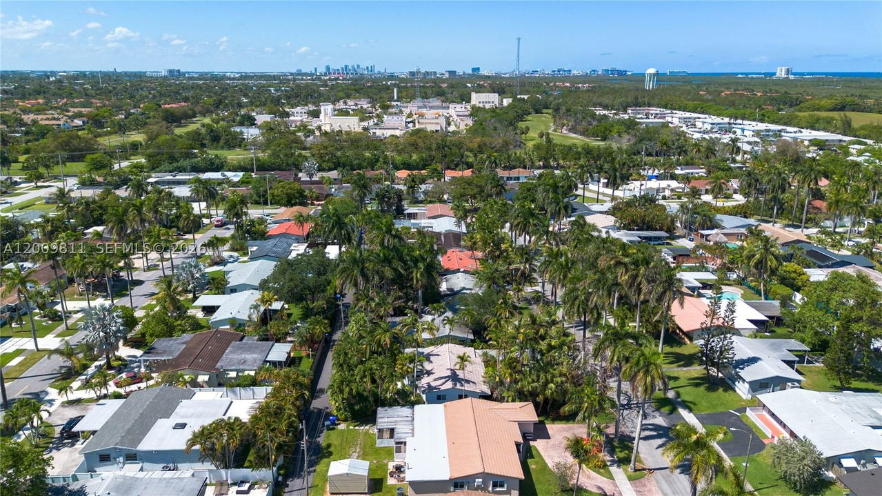 Real estate property located at 1106 13th Ct, Broward, Country Club Homes, Hollywood, FL