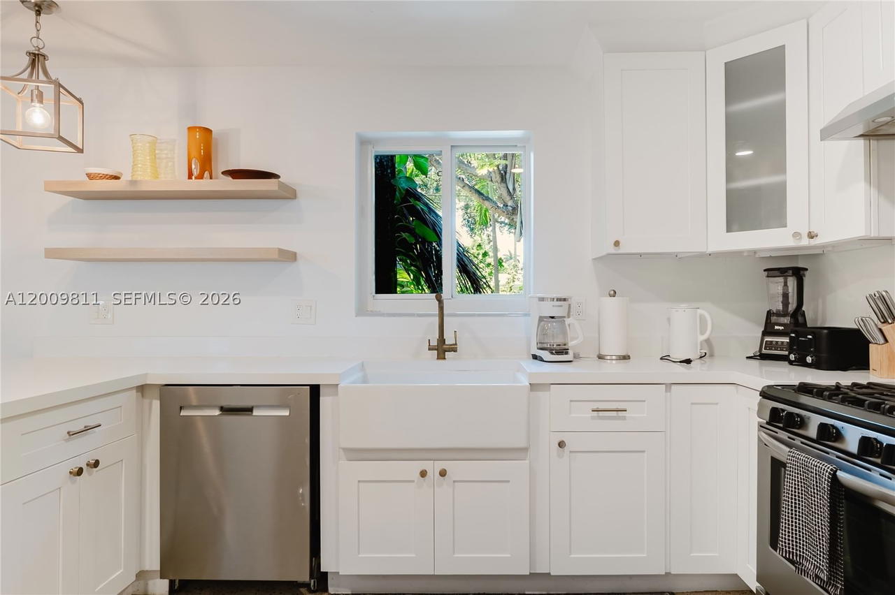 Real estate property located at 1106 13th Ct, Broward, Country Club Homes, Hollywood, FL