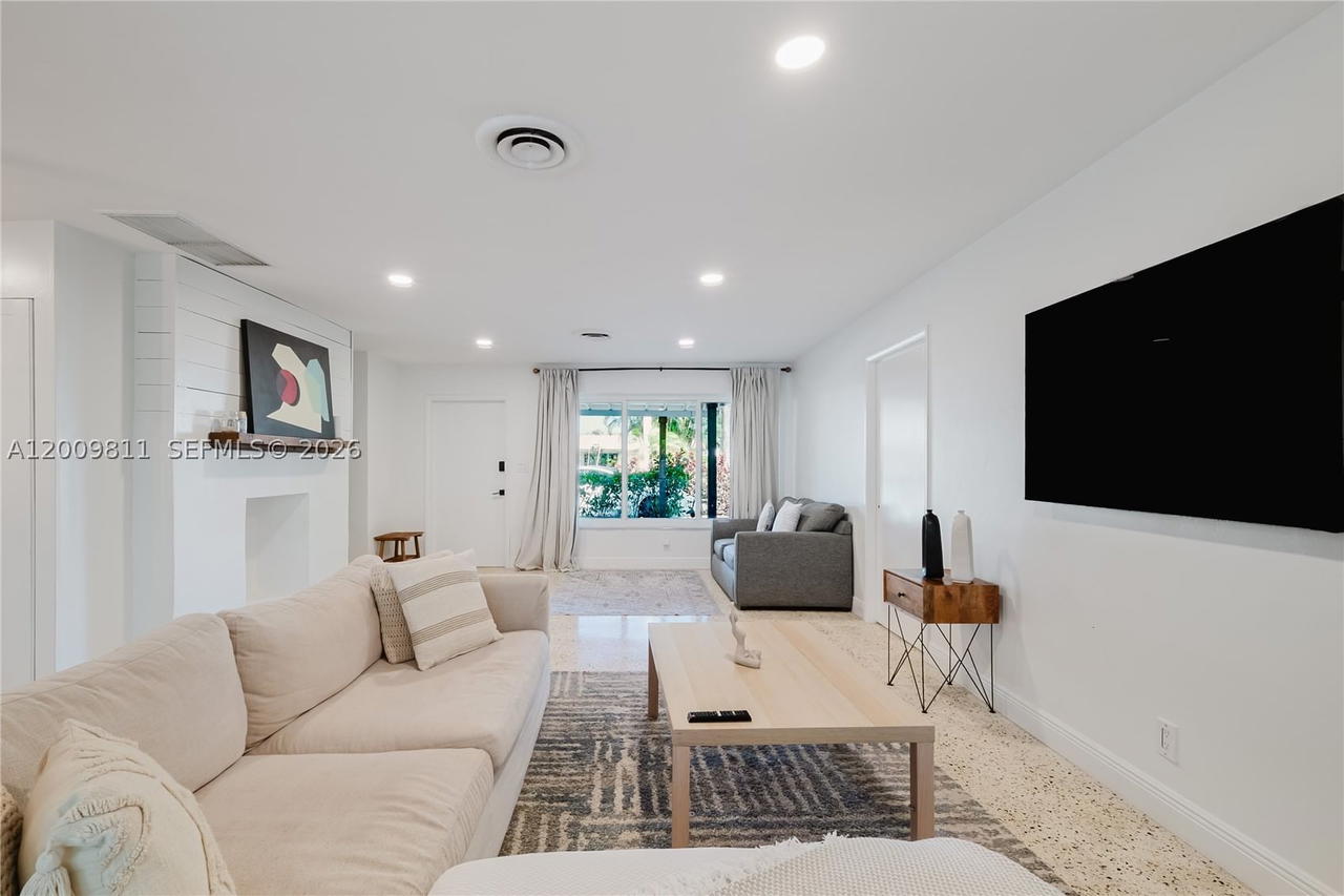 Real estate property located at 1106 13th Ct, Broward, Country Club Homes, Hollywood, FL