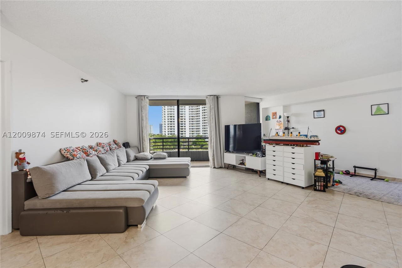 Real estate property located at 3300 191st St #609, Miami-dade, Parc Central South, Aventura, FL
