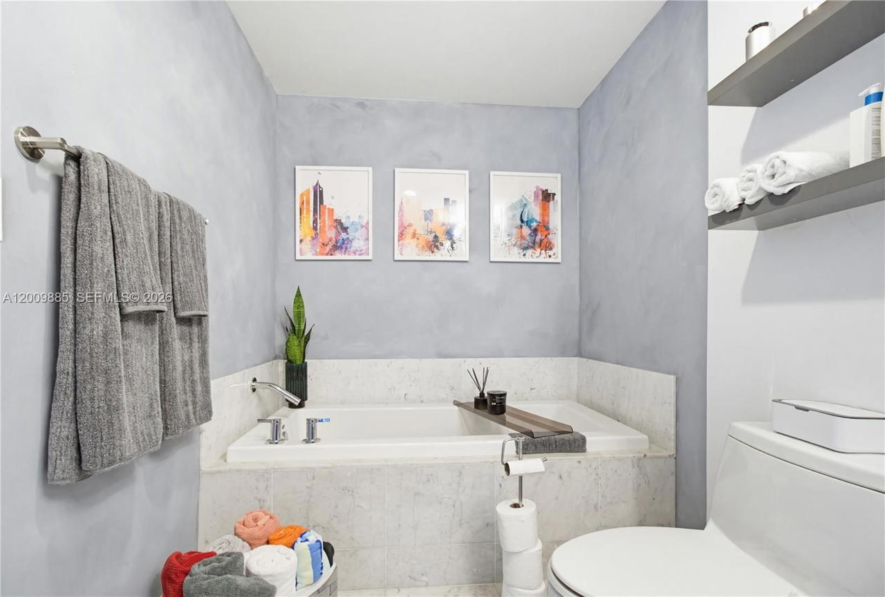 Real estate property located at 253 2nd St #2005, Miami-dade, Vizcayne South Condo, Miami, FL