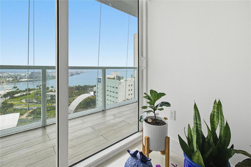 Real estate property located at 253 2nd St #2005, Miami-dade, Vizcayne South Condo, Miami, FL