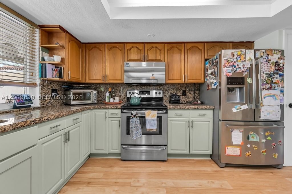 Real estate property located at 620 Lake Dasha Cir, Broward, Jacaranda Area 12, Plantation, FL