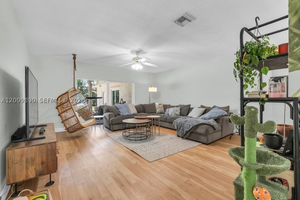 Real estate property located at 620 Lake Dasha Cir, Broward, Jacaranda Area 12, Plantation, FL