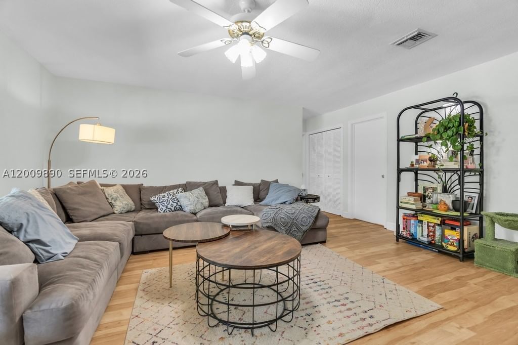 Real estate property located at 620 Lake Dasha Cir, Broward, Jacaranda Area 12, Plantation, FL