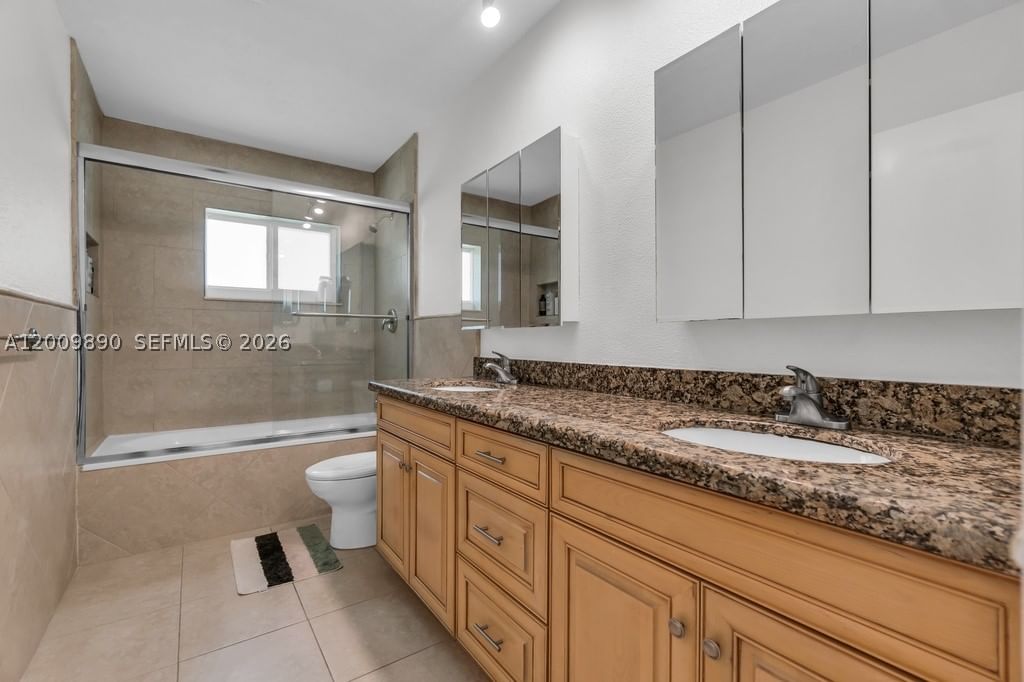Real estate property located at 620 Lake Dasha Cir, Broward, Jacaranda Area 12, Plantation, FL