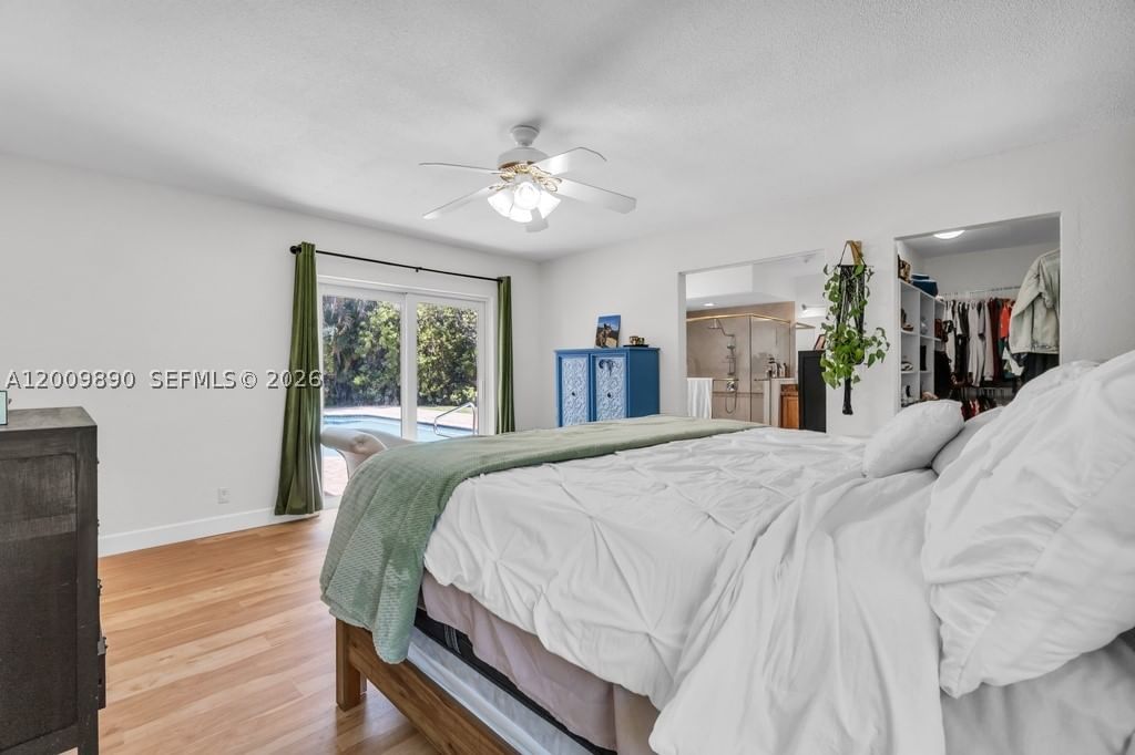 Real estate property located at 620 Lake Dasha Cir, Broward, Jacaranda Area 12, Plantation, FL