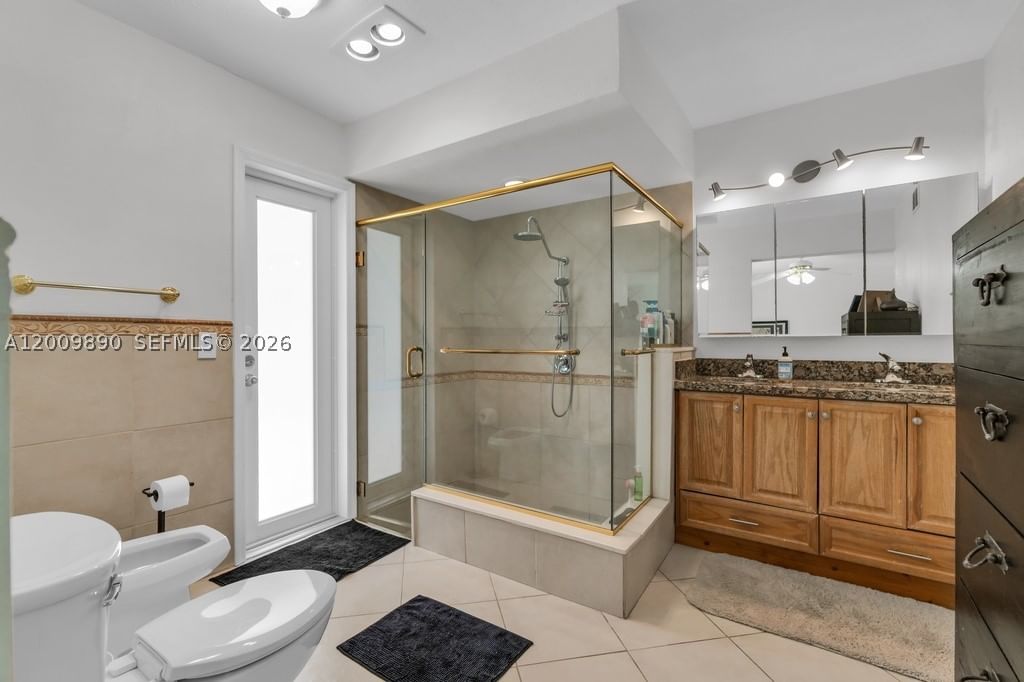 Real estate property located at 620 Lake Dasha Cir, Broward, Jacaranda Area 12, Plantation, FL