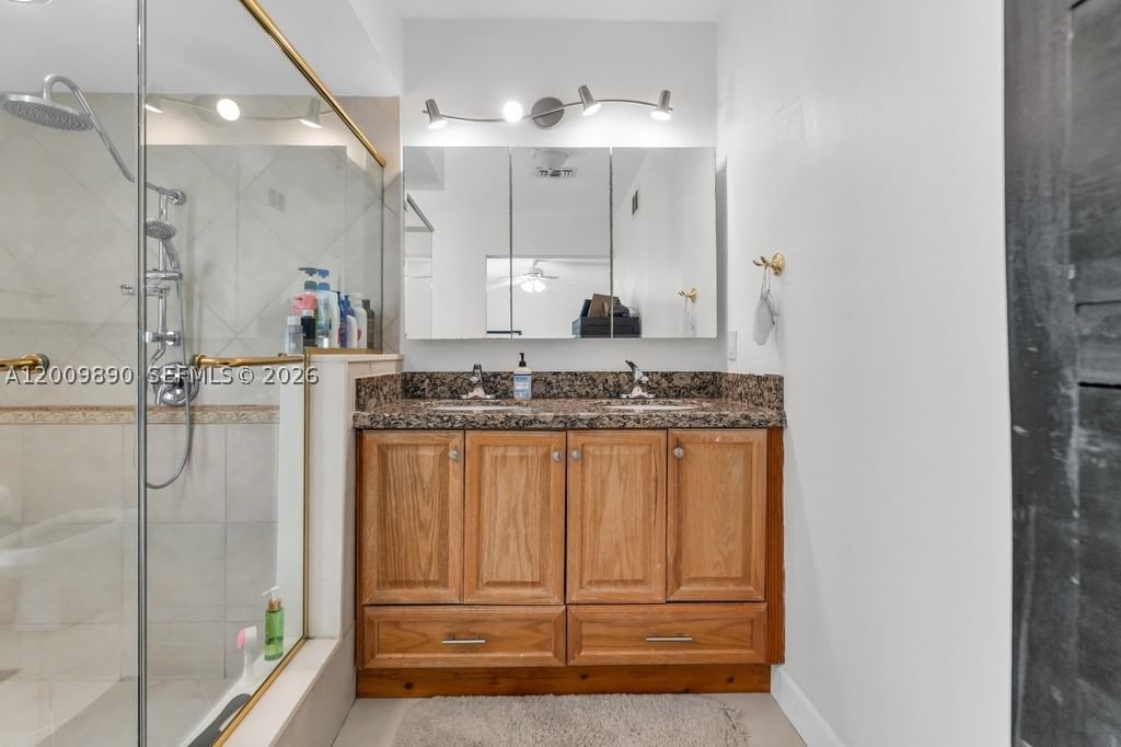 Real estate property located at 620 Lake Dasha Cir, Broward, Jacaranda Area 12, Plantation, FL