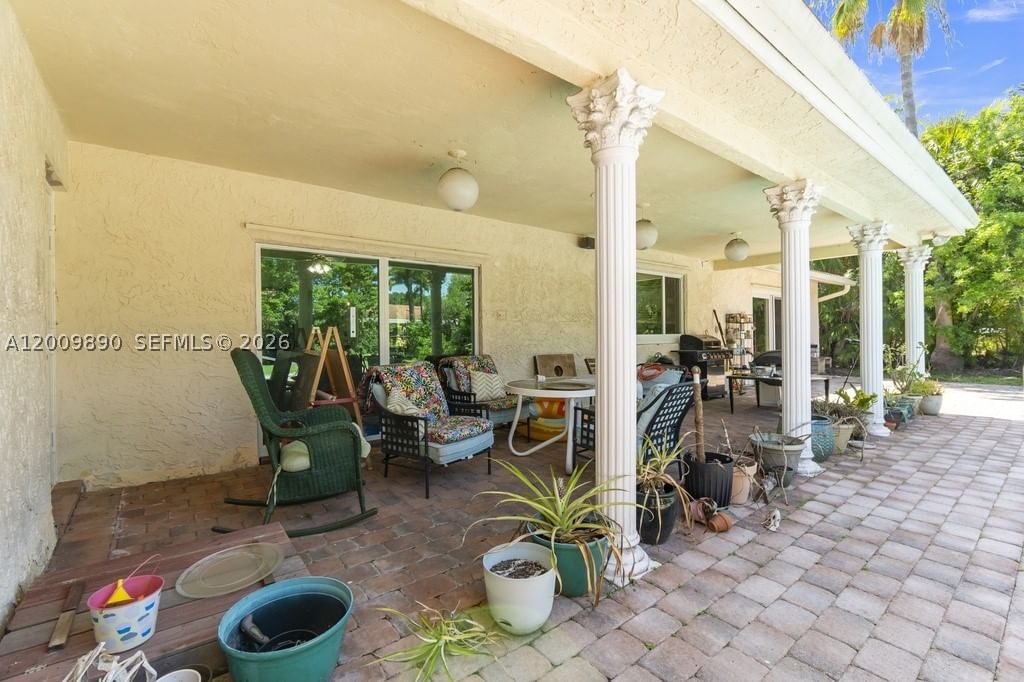 Real estate property located at 620 Lake Dasha Cir, Broward, Jacaranda Area 12, Plantation, FL