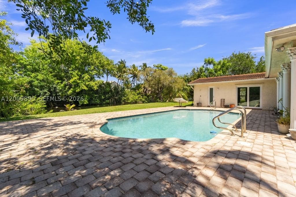 Real estate property located at 620 Lake Dasha Cir, Broward, Jacaranda Area 12, Plantation, FL