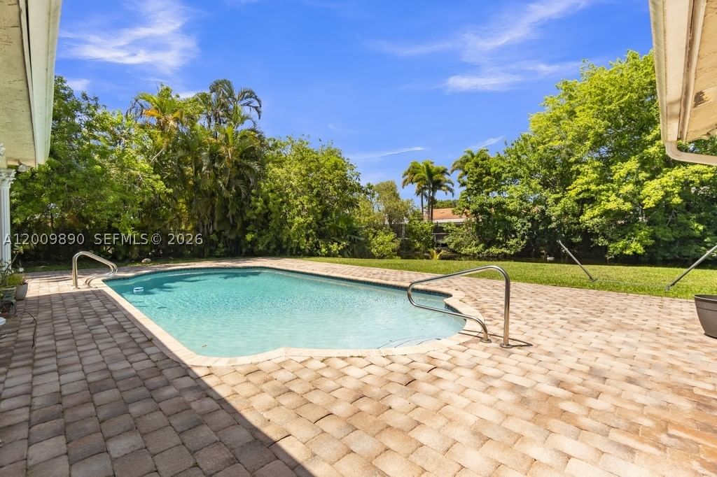 Real estate property located at 620 Lake Dasha Cir, Broward, Jacaranda Area 12, Plantation, FL