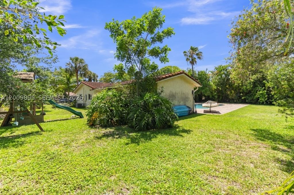 Real estate property located at 620 Lake Dasha Cir, Broward, Jacaranda Area 12, Plantation, FL