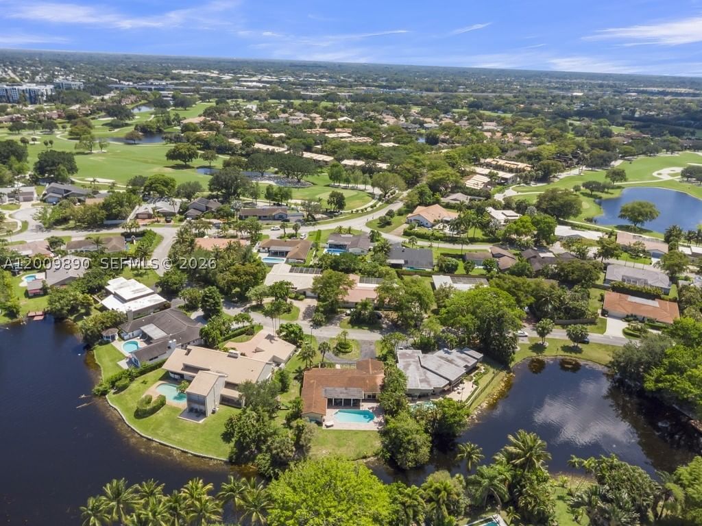 Real estate property located at 620 Lake Dasha Cir, Broward, Jacaranda Area 12, Plantation, FL
