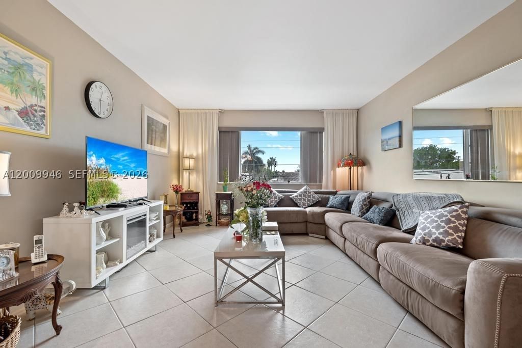 Real estate property located at 400 Cypress Rd #424, Broward, Virginian Apartments, Pompano Beach, FL