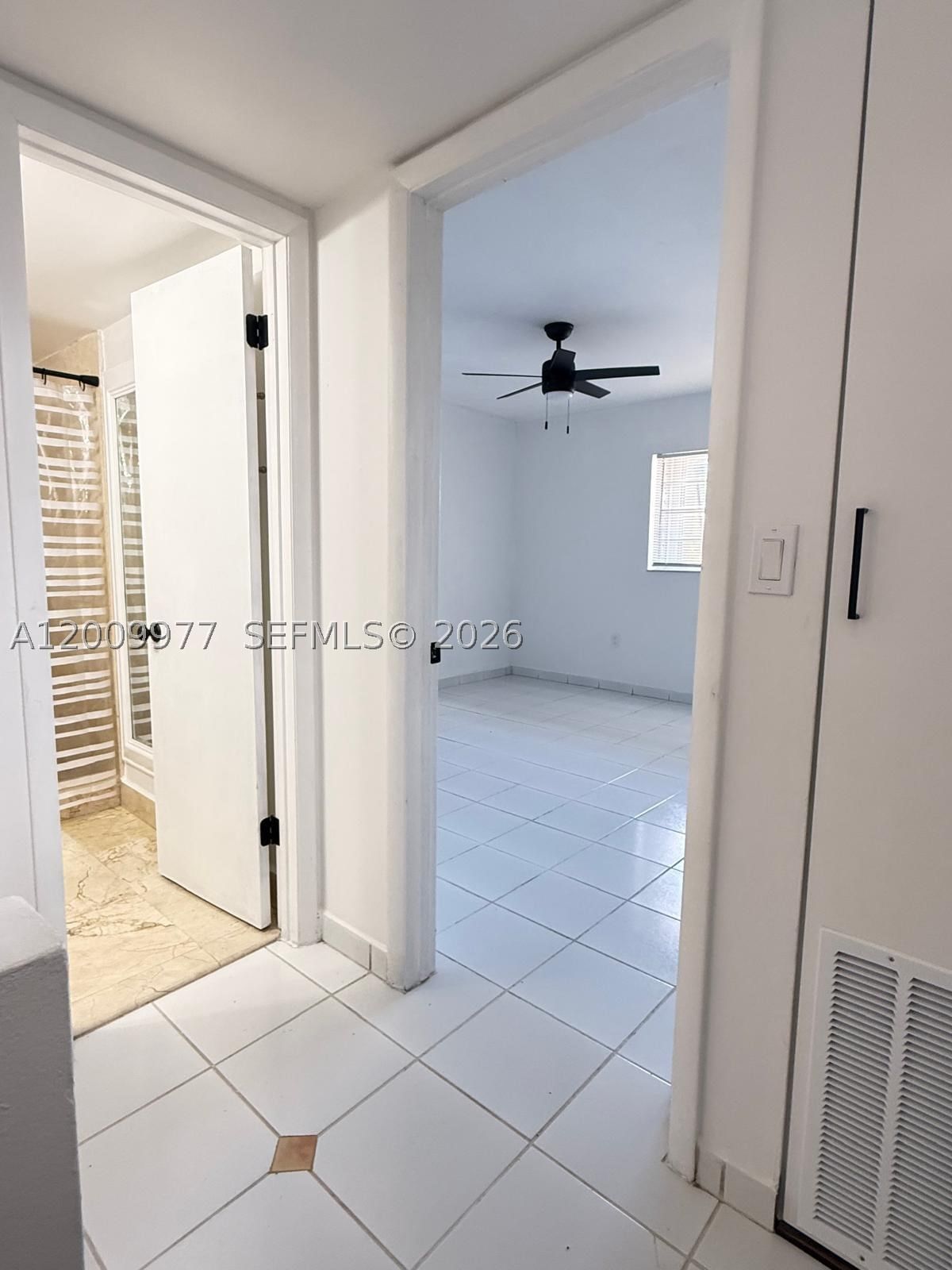 Real estate property located at 260 107th Ave #204, Miami-dade, Laguna Club East Condo, Miami, FL