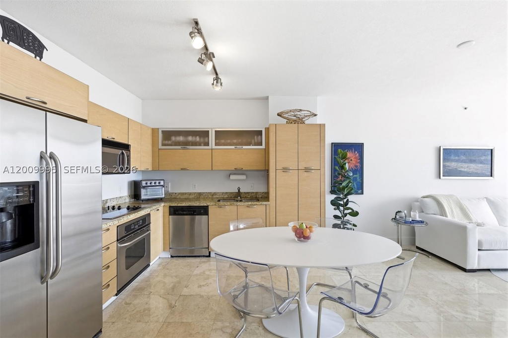 Real estate property located at 3180 Coral Way #902, Miami-dade, Midtown Lofts Condo, Miami, FL