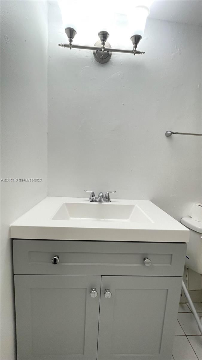 Real estate property located at 271 177th St B-104, Miami-dade, New Worrld Condo Apts Iii, Miami Gardens, FL