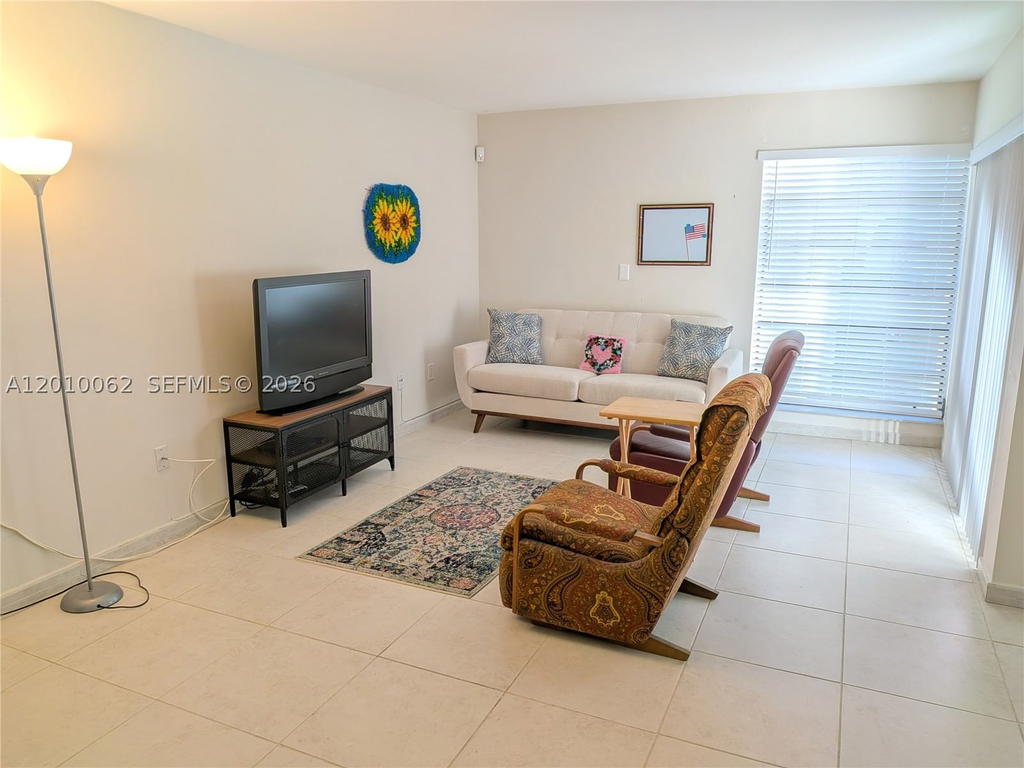 Real estate property located at 9030 125th Ave E206, Miami-dade, Kenland Bend South Condo, Miami, FL