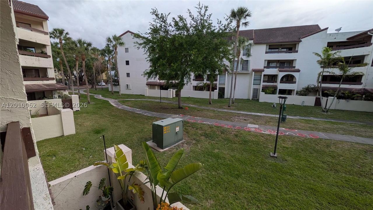 Real estate property located at 9030 125th Ave E206, Miami-dade, Kenland Bend South Condo, Miami, FL
