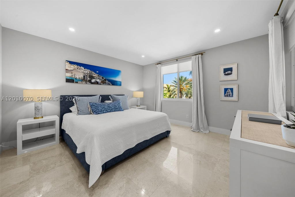 Real estate property located at 100 Meridian Ave #233, Miami-dade, The Courts At South Beach, Miami Beach, FL